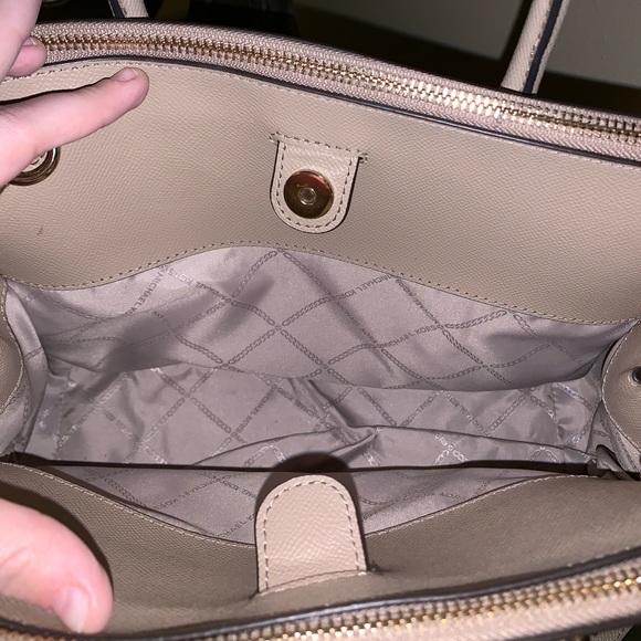 Michale Kors Huston - Picture 3 of 7